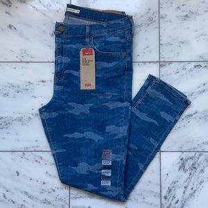 NWT Levi’s 720 High Rise Camo Skinny Sculpt Jeans